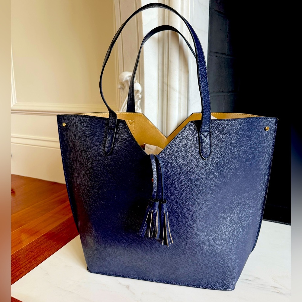 NEW Women’s Tote Bag Tassel Shoulder Bag Neiman Marcus Navy Summer Beach Tote
